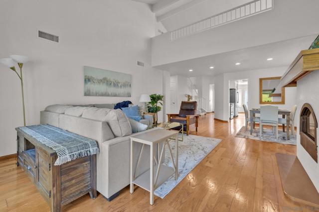 4676 Barcelona Way, Oceanside CA: https://media.crmls.org/mediaz/9650501c-6da6-4cb8-b83a-2697269e07b6.jpg