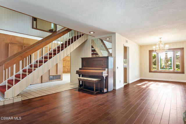 379 Greenway Avenue, Newbury Park CA: https://media.crmls.org/mediaz/965057df-14e9-4abc-ba51-3cb406f1e18d.jpg
