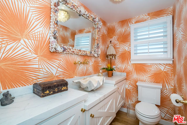 2205 Beverly Glen Place, Los Angeles CA: https://media.crmls.org/mediaz/9651269e-c0d7-4958-8e3c-de3b7d47006f.jpg