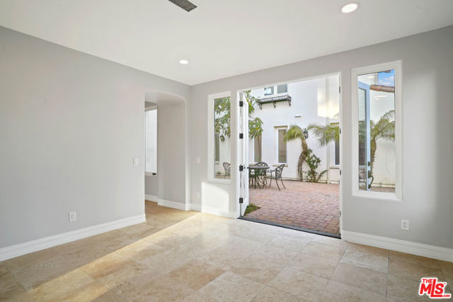5309 Louise Avenue, Encino CA: https://media.crmls.org/mediaz/96512d24-36ab-4a46-a9bb-3437577fc962.jpg
