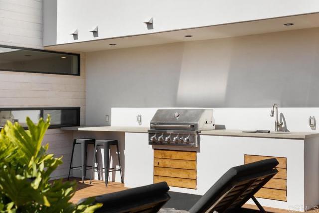 5080 Carlsbad Blvd, Carlsbad CA: https://media.crmls.org/mediaz/965192bb-e47e-48e2-8cf6-7e8866ea9420.jpg