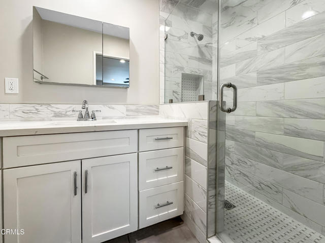 Detail Gallery Image 12 of 15 For 621 N Los Robles Ave, Pasadena,  CA 91101 - 2 Beds | 2 Baths