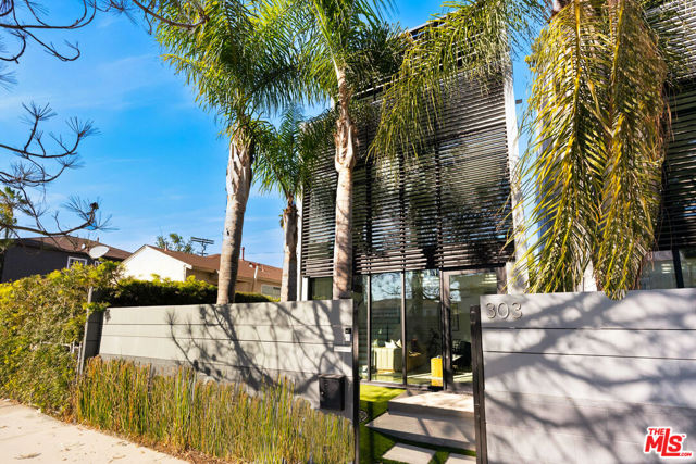 303 Venice Way photo 2