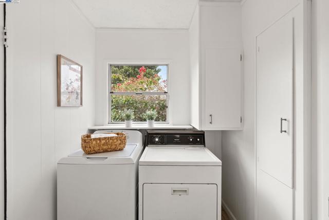 2806 Clay St, Alameda CA: https://media.crmls.org/mediaz/965237c6-cc6b-431e-8dbe-54b3f64a06a3.jpg