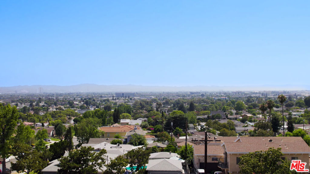 https://media.crmls.org/mediaz/96526774-c37b-42b2-9d5e-d1df612b9fd3.jpg?preset=X-Large