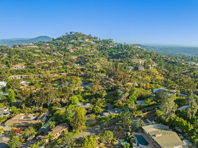9835 Edgelake Dr, La Mesa CA: https://media.crmls.org/mediaz/96530824-b077-46b8-b4ee-bc3939d860a2.jpg