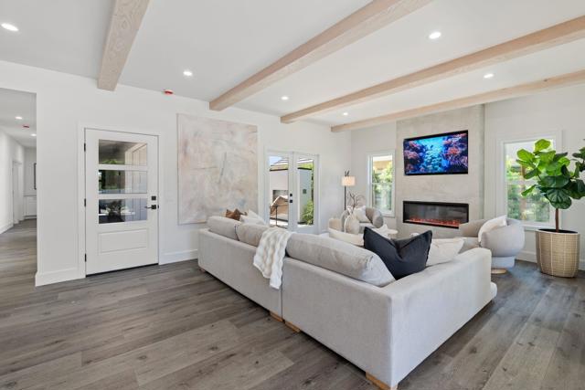 1384 Cynthia Ln, Carlsbad CA: https://media.crmls.org/mediaz/96530ade-0912-4e3a-ad73-0ea458177534.jpg