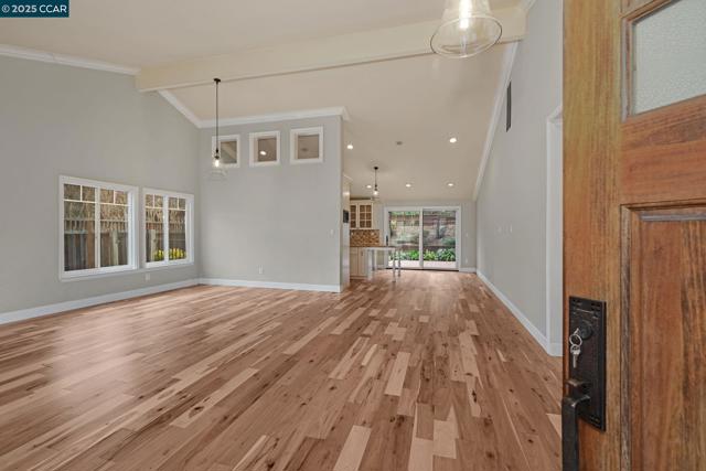 260 Saint Christopher Dr, Danville CA: https://media.crmls.org/mediaz/9653dd06-d01c-4b6e-b5b3-5849cfdb517e.jpg