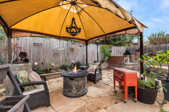 680 Sedgeworth Court, Simi Valley CA: https://media.crmls.org/mediaz/96547258-180b-4f6d-8aed-9e1b50925be4.jpg