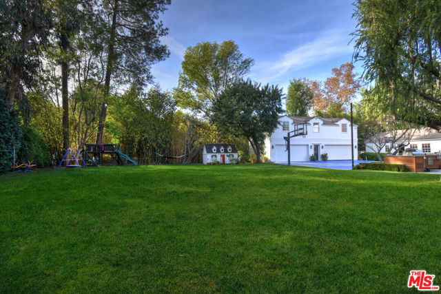 4444 Libbit Avenue, Encino CA: https://media.crmls.org/mediaz/96547bee-d6b2-4dba-94ed-2837fd63b223.jpg