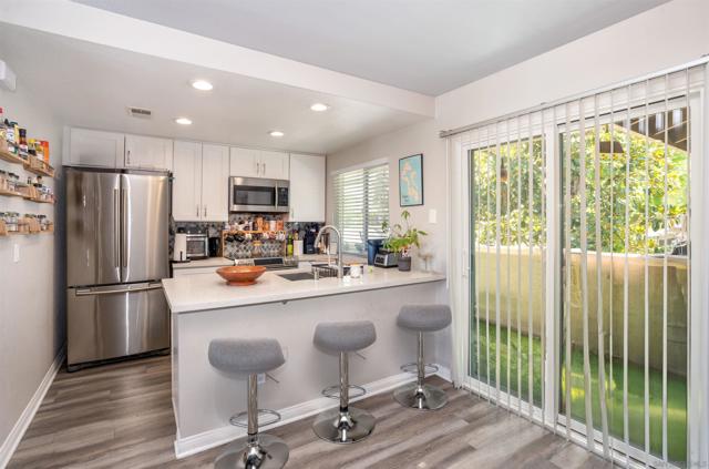 921 Amistad Ct D, El Cajon CA: https://media.crmls.org/mediaz/96549eb0-cbc5-42c9-b40c-7aa70607d8b5.jpg