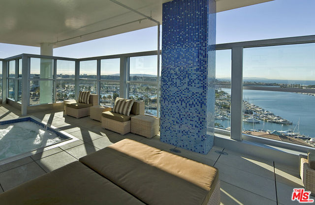 13700 Marina Pointe Drive, Marina del Rey CA: https://media.crmls.org/mediaz/9654d545-dc87-4f0f-8d8f-0c5b0fecb4f6.jpg