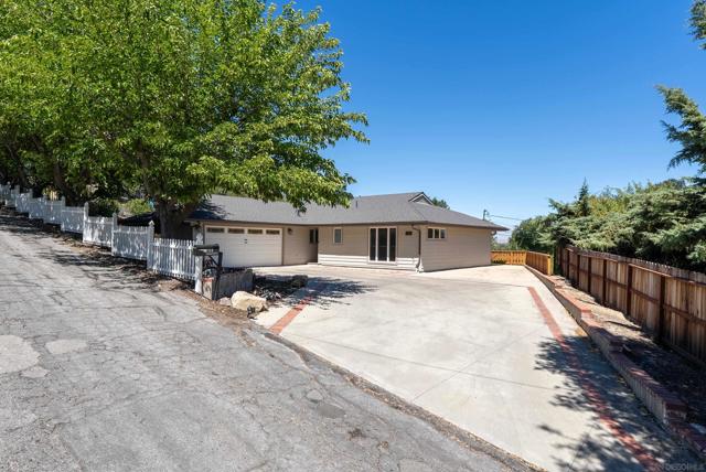1714 Highland Place Dr, Paso Robles CA: https://media.crmls.org/mediaz/9655ee47-e089-4bfb-b012-4c0a0afb97b2.jpg