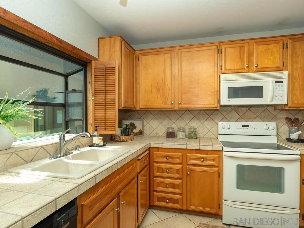 917 Torrance - photo 12