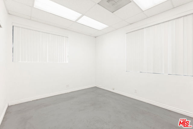 Image 11 of 37 For 3265 59th Street