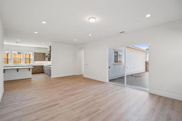 605 Santa Ynez Way, Marina CA: https://media.crmls.org/mediaz/96565420-8540-4924-9aa2-b50b38075e3f.jpg