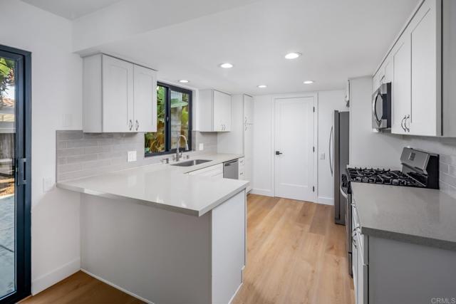 Detail Gallery Image 18 of 54 For 250 258 Hillcrest Dr, Encinitas,  CA 92024 - 9 Beds | 9/2 Baths