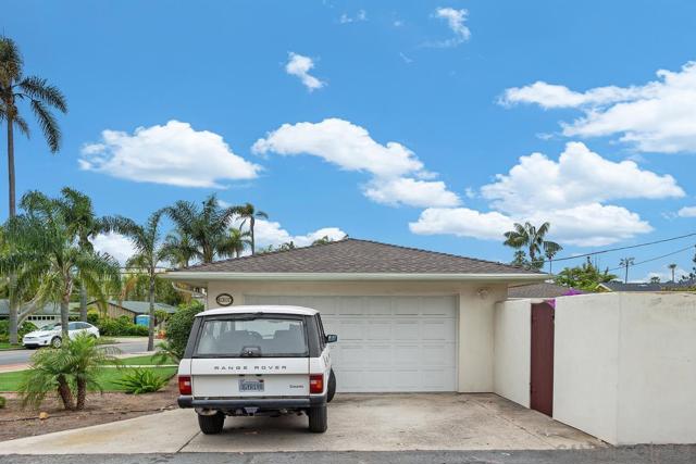 6307 Via Maria, La Jolla CA: https://media.crmls.org/mediaz/9657c3e6-f6b1-43d8-9056-08f1191afb4f.jpg