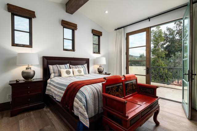 Image 26 of 40 For 18411 Calle La Serra