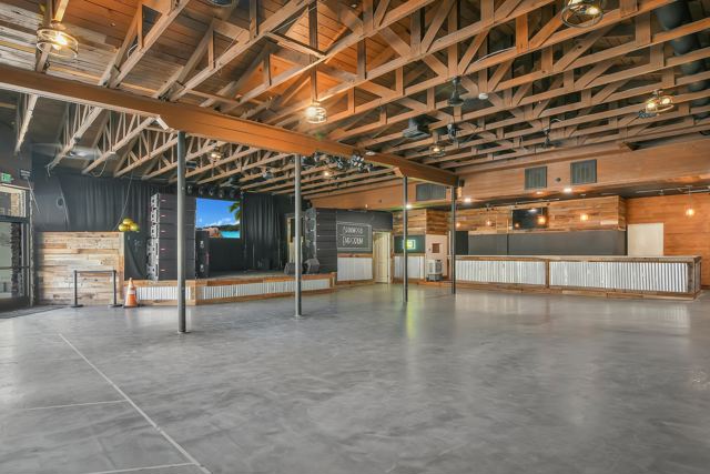 561 1St St, Brentwood CA: https://media.crmls.org/mediaz/96589917-75c9-40fe-9730-6161e2e206f2.jpg