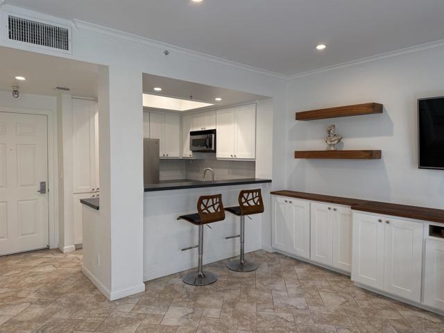 620 State St, San Diego CA: https://media.crmls.org/mediaz/9658a040-44c0-4c78-b344-56e0dd711f92.jpg