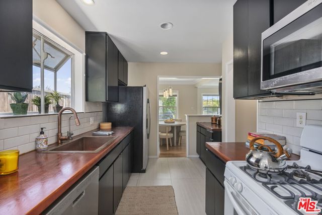 22609 Marjorie Avenue, Torrance CA: https://media.crmls.org/mediaz/9658e3a3-8784-47ba-821e-668bd708f92b.jpg