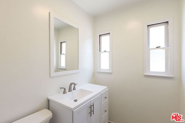 2547 Canyon Drive, Los Angeles CA: https://media.crmls.org/mediaz/96595516-3a2d-492d-ae48-32c242c20629.jpg