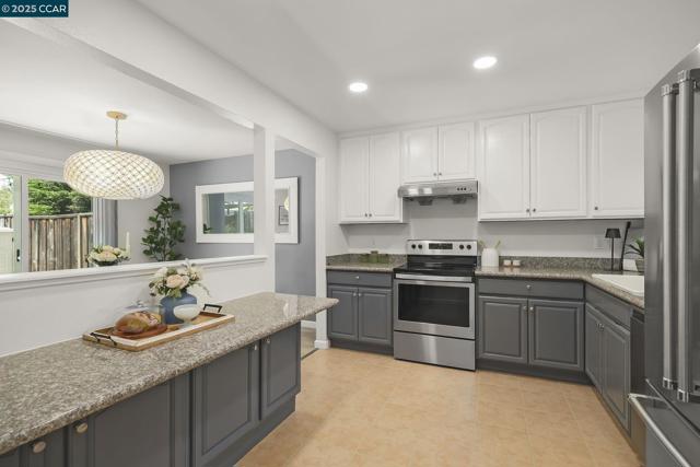 2510 Tea Tree Ct, Martinez CA: https://media.crmls.org/mediaz/9659ecd4-a22c-476c-b92e-f0051a06a81c.jpg