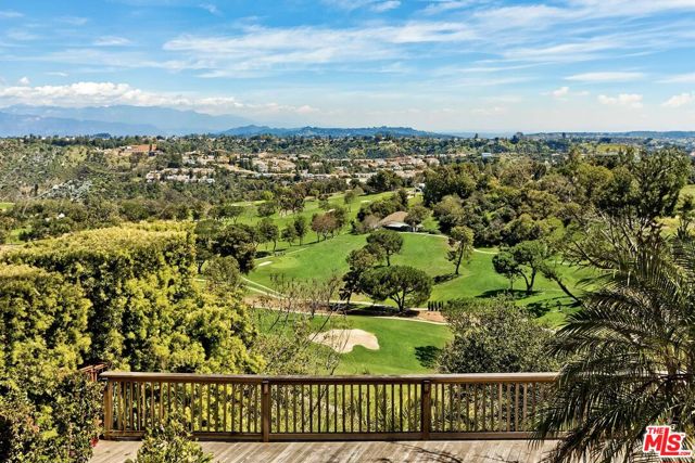 2286 Canyonback Road, Los Angeles CA: https://media.crmls.org/mediaz/965a4386-3bae-4e88-9fbc-24085895fcb2.jpg