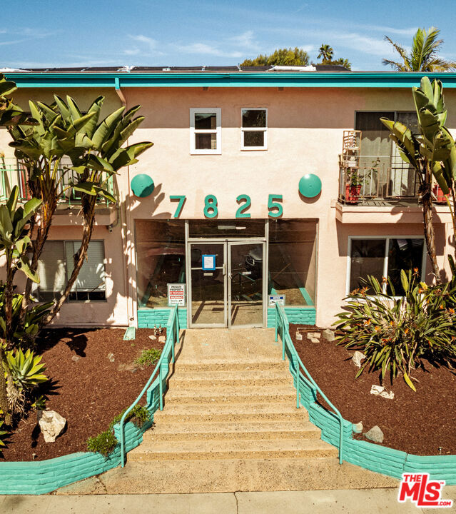 7825 W Manchester Avenue, Playa del Rey CA: https://media.crmls.org/mediaz/965aa1c1-228b-4354-b5b1-57bf5483ca7b.jpg