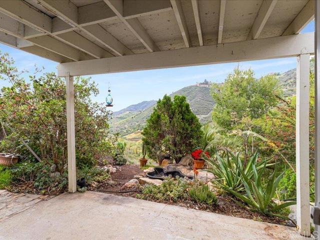 10071 Gomez Creek Road, Fallbrook CA: https://media.crmls.org/mediaz/965b0000-18f9-4788-a3c4-c17da896fd99.jpg