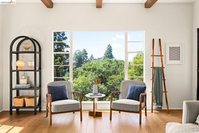 636 Euclid Ave, Berkeley CA: https://media.crmls.org/mediaz/965b042e-ad1b-4fb9-b00f-1dfe8b7d4c86.jpg