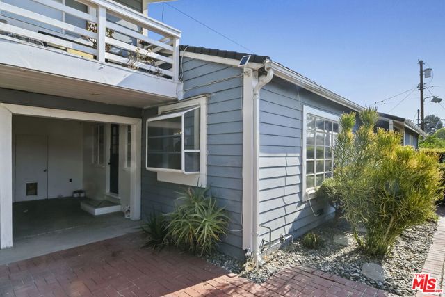 5648 Riverton Avenue, North Hollywood CA: https://media.crmls.org/mediaz/965b08e1-39c3-4a9d-9bfc-9e51a072645c.jpg