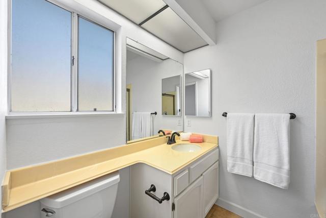 7727 Caminito Monarca, Carlsbad CA: https://media.crmls.org/mediaz/965bef95-b262-47fe-885d-3c77688b7ee6.jpg