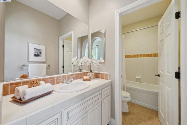 3633 Terrazzo Ct, Pleasanton CA: https://media.crmls.org/mediaz/965d20ce-7115-4dd5-8a28-107e5df6cb2a.jpg