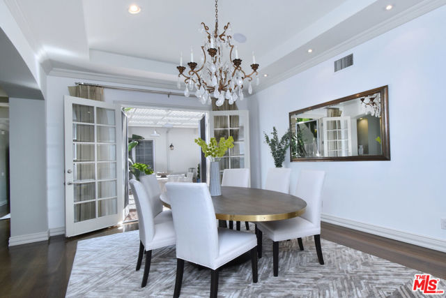 4177 KESTER Avenue, Sherman Oaks CA: https://media.crmls.org/mediaz/965dbdde-f50a-4559-beaf-bcc682f54604.jpg