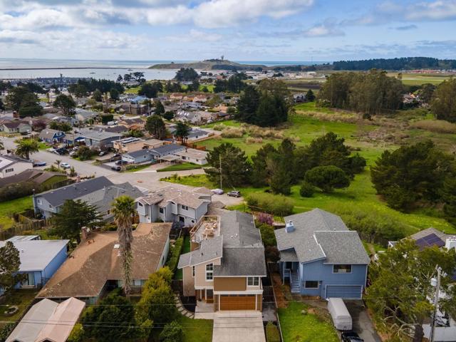 127 Madrona Avenue, El Granada CA: https://media.crmls.org/mediaz/965dc7f0-d1d2-477f-9bd2-d98f6c87461a.jpg