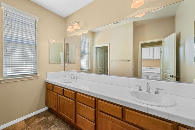 32066 Red Mountain Way, Temecula CA: https://media.crmls.org/mediaz/965dcecd-468f-4fa8-b55f-c94a41439c82.jpg