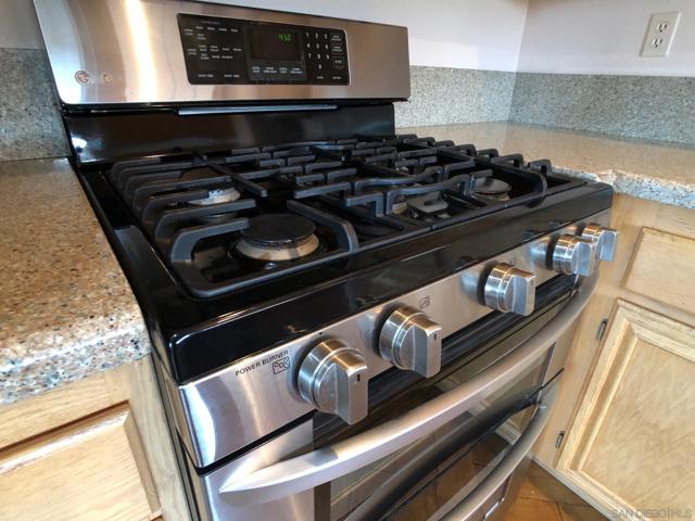 2338 LARKSPUR DR, Alpine CA: https://media.crmls.org/mediaz/965ddfe5-1605-4409-82a6-e7d2a2b6f16a.jpg