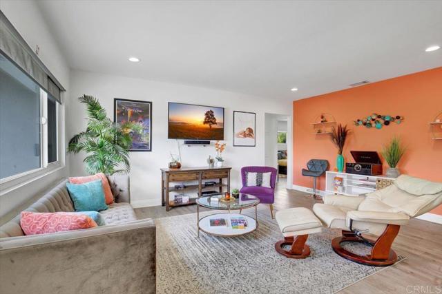 360 W Bon Air Dr, Palm Springs CA: https://media.crmls.org/mediaz/965e8605-4226-4623-b03e-9386cb59cfd9.jpg