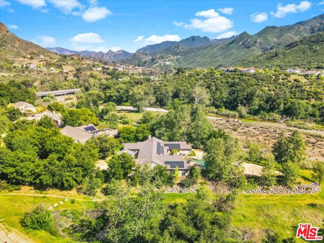 29734 Mulholland Highway, Agoura Hills CA: https://media.crmls.org/mediaz/965e9838-92dc-4efb-98df-a12254c839ab.jpg