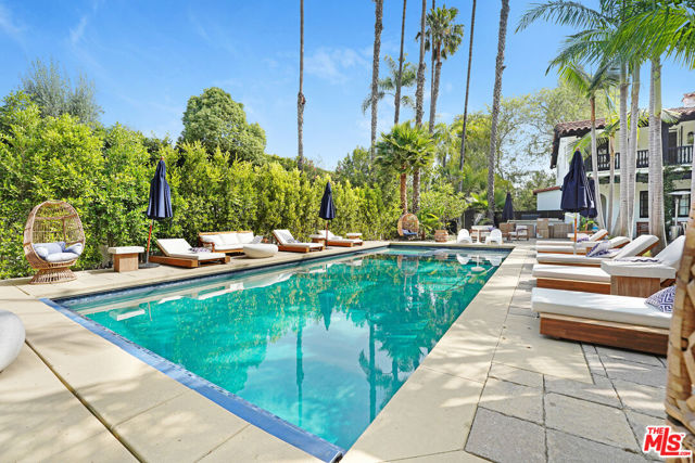 9451 Sunset Boulevard, Beverly Hills CA: https://media.crmls.org/mediaz/965eb914-e181-41e8-8aa7-c0c8d1fcf476.jpg