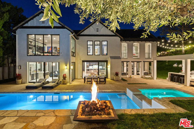 3801 Prado Del Trigo, Calabasas CA: https://media.crmls.org/mediaz/965efc09-222f-4560-8a6f-71272be831ff.jpg