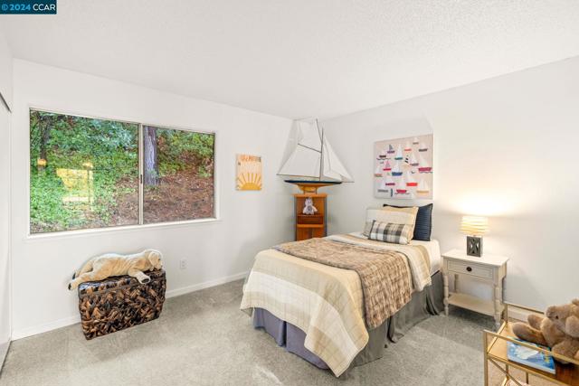 Image 19 of 40 For 11 Greyfell Pl