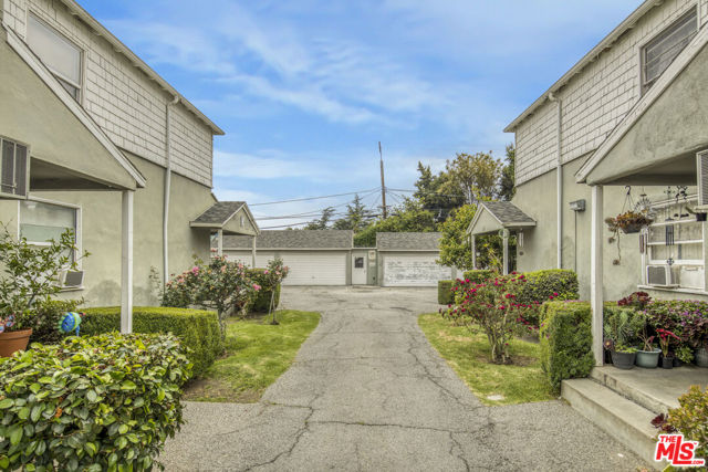 14240 Delano Street, Van Nuys CA: https://media.crmls.org/mediaz/965f11ea-a44b-4083-bc25-36afd0cfa826.jpg