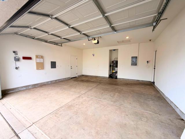 10349 Baldy Dr, Stockton CA: https://media.crmls.org/mediaz/965f5007-43da-40c1-881c-51fd543faa54.jpg