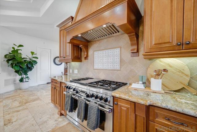 15397 Rock Creek Ln, El Cajon CA: https://media.crmls.org/mediaz/965f8a99-d563-40e7-8d75-6c592156771e.jpg