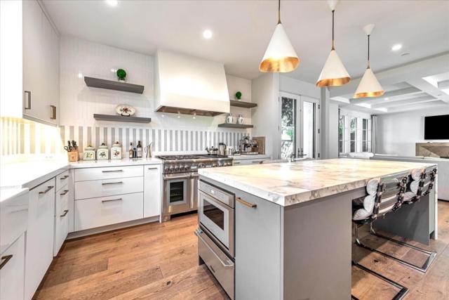 2101 Valparaiso Avenue, Menlo Park CA: https://media.crmls.org/mediaz/96601df1-1f3b-486e-a630-1cb2918c57a4.jpg