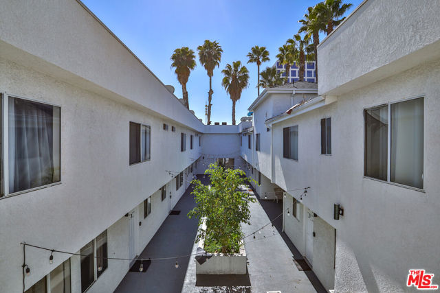 1540 N Bronson Avenue, Los Angeles CA: https://media.crmls.org/mediaz/9660c069-c31e-471a-9508-2fd5022d51ac.jpg