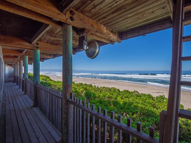 372 Oceanview Drive, La Selva Beach CA: https://media.crmls.org/mediaz/9660f28e-9461-4e54-b8f4-b8c940212d29.jpg